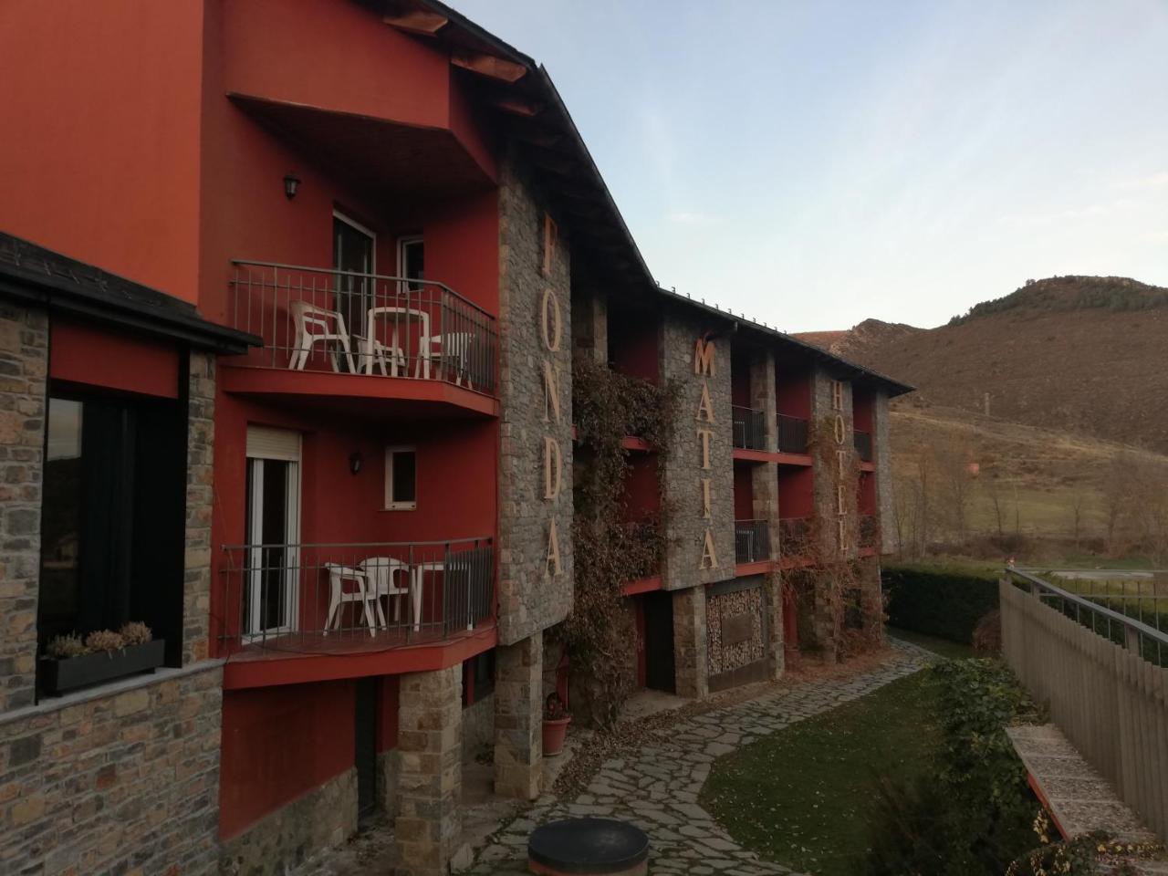 Fonda Matia Hotel Bellver De Cerdanya Ngoại thất bức ảnh